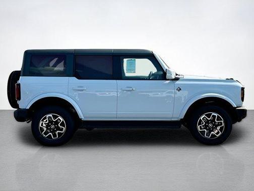Oxford White 2026 Ford Bronco Outer Banks