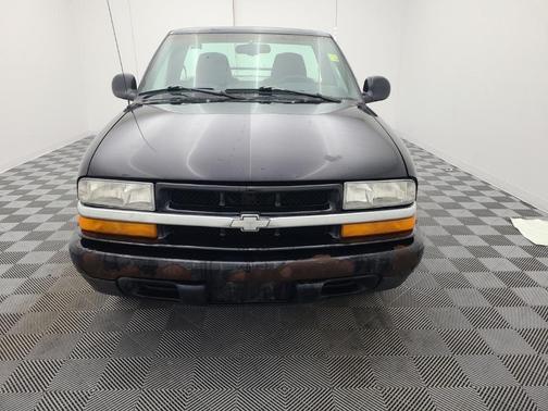 Photo 3 of 21 of 1998 Chevrolet S-10 LS