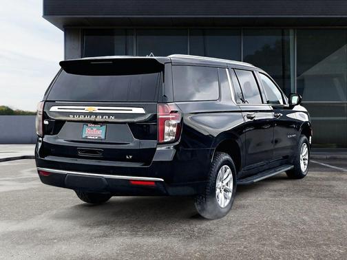 Black 2024 Chevrolet Suburban LT