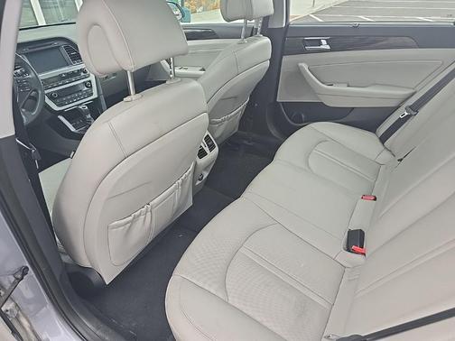 2017 Hyundai SONATA Hybrid Limited