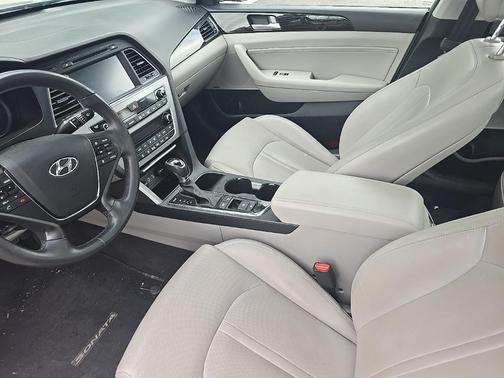 2017 Hyundai SONATA Hybrid Limited