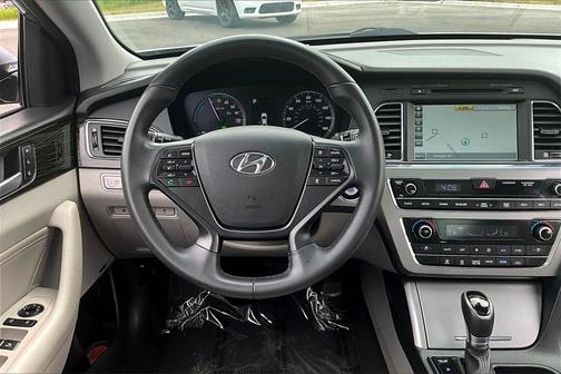 2017 Hyundai SONATA Hybrid Limited