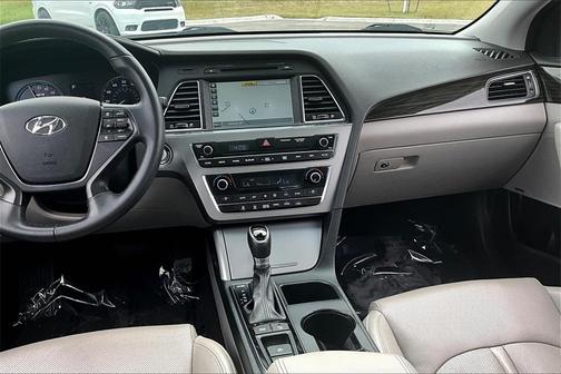 2017 Hyundai SONATA Hybrid Limited