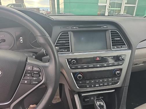 2017 Hyundai SONATA Hybrid Limited