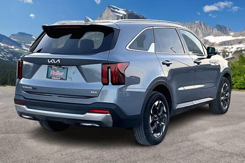 Everlasting Silver 2024 Kia Sorento S