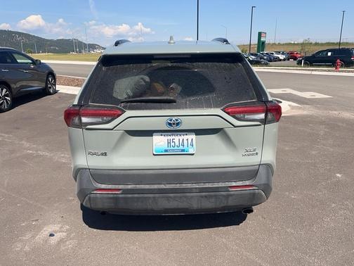 2022 Toyota RAV4 Hybrid XLE
