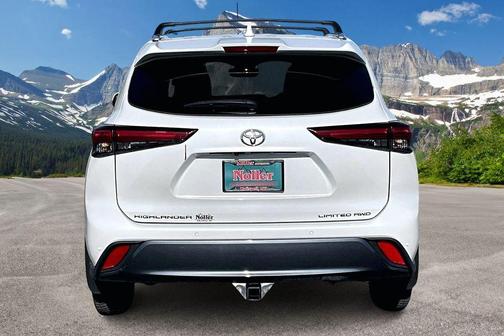 Pearl 2023 Toyota Highlander Limited