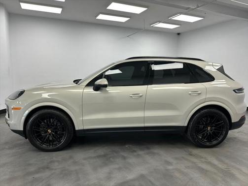 2025 Porsche Cayenne AWD