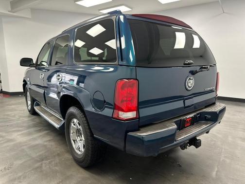2005 Cadillac Escalade Base