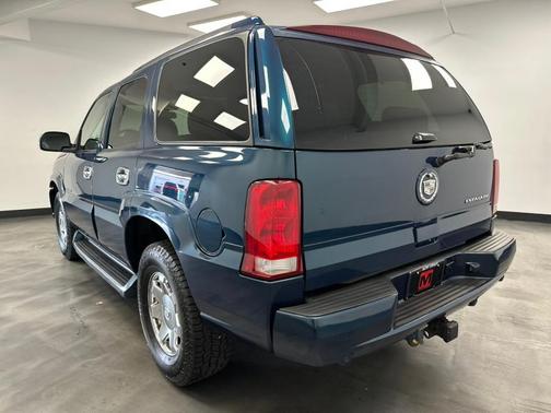 2005 Cadillac Escalade Base