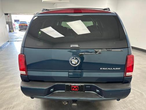 2005 Cadillac Escalade Base