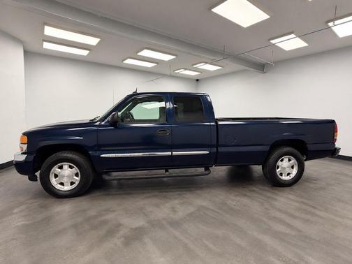 Deep Blue Metallic 2005 GMC Sierra 1500 SLE Extended Cab