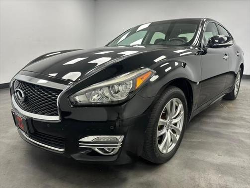2017 INFINITI Q70 3.7X
