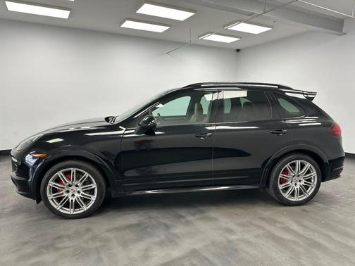 2013 Porsche Cayenne GTS