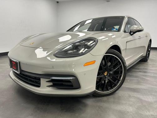 2018 Porsche Panamera 4S