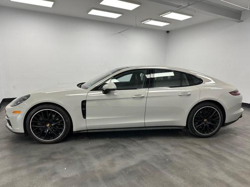 2018 Porsche Panamera 4S