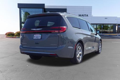 Ceramic Gray Clearcoat 2023 Chrysler Pacifica Limited