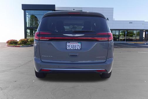 Ceramic Gray Clearcoat 2023 Chrysler Pacifica Limited