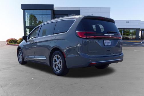 Ceramic Gray Clearcoat 2023 Chrysler Pacifica Limited