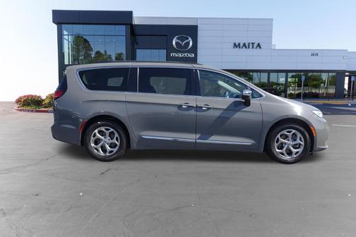 Ceramic Gray Clearcoat 2023 Chrysler Pacifica Limited