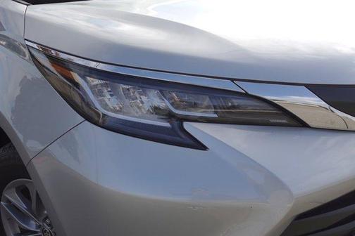 2023 Toyota Sienna LE