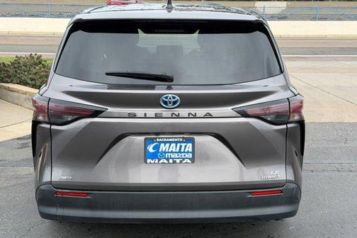 2024 Toyota Sienna LE