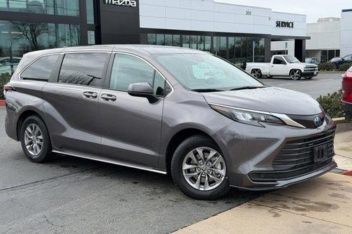 2024 Toyota Sienna LE