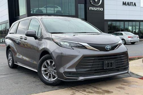 2024 Toyota Sienna LE