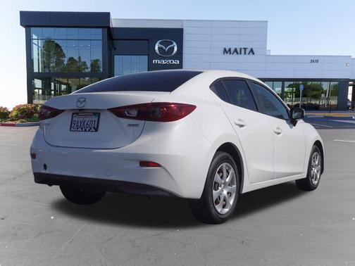 Snowflake White Pearl Metallic 2017 Mazda Mazda3 Sport