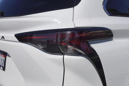 Ice 2024 Toyota Sienna LE