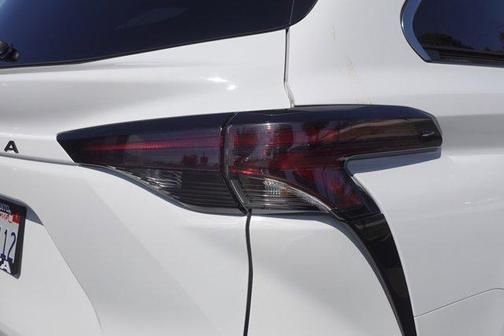 Ice 2024 Toyota Sienna LE