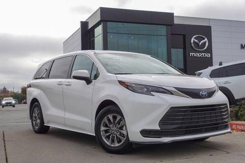 2024 Toyota Sienna LE