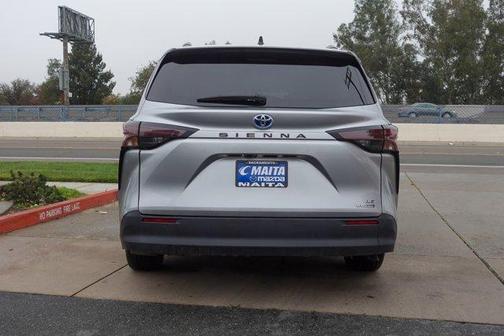 2024 Toyota Sienna LE