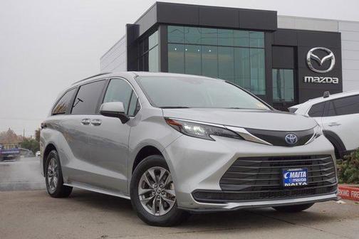 2024 Toyota Sienna LE