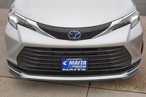 2024 Toyota Sienna LE