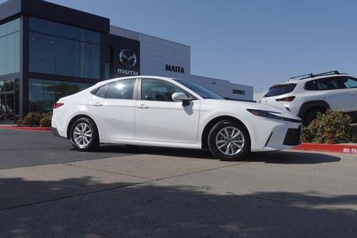 Ice 2026 Toyota Camry LE
