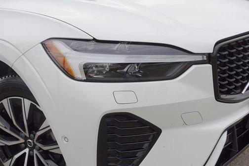 2023 Volvo XC60 B5 Plus Dark Theme