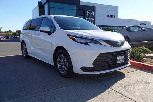 2023 Toyota Sienna LE