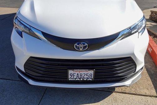 2023 Toyota Sienna LE