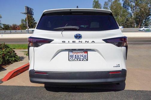2023 Toyota Sienna LE