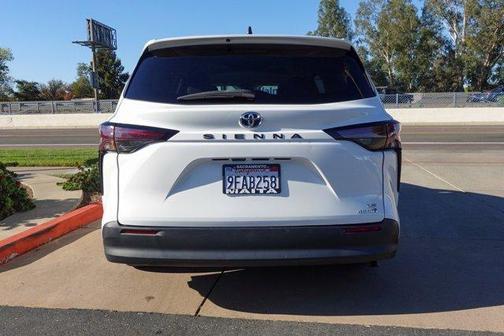 2023 Toyota Sienna LE