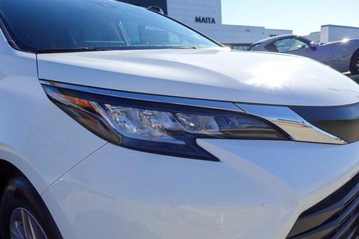 2023 Toyota Sienna LE