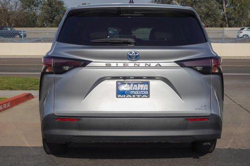 2024 Toyota Sienna LE