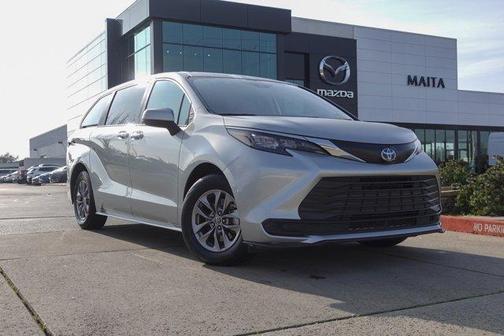 2024 Toyota Sienna LE