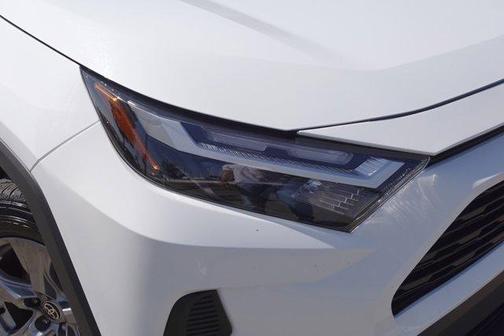 Ice 2025 Toyota RAV4 Hybrid XLE