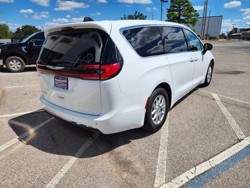 2023 Chrysler Pacifica Touring-L