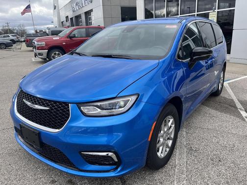 Hydro Blue Pearlcoat 2026 Chrysler Pacifica Select