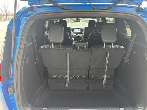 Hydro Blue Pearlcoat 2026 Chrysler Pacifica Select