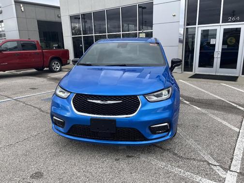 Hydro Blue Pearlcoat 2026 Chrysler Pacifica Select