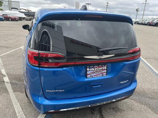 Hydro Blue Pearlcoat 2026 Chrysler Pacifica Select